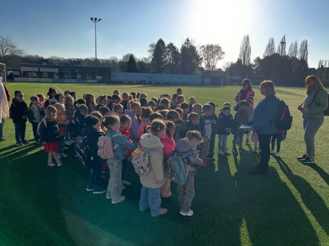 Afgelopen dinsdag gingen de kleuters van de gele, groene en zoeperklas op boekenwandeling 📚 … Wat was dat een leuk avontuur!