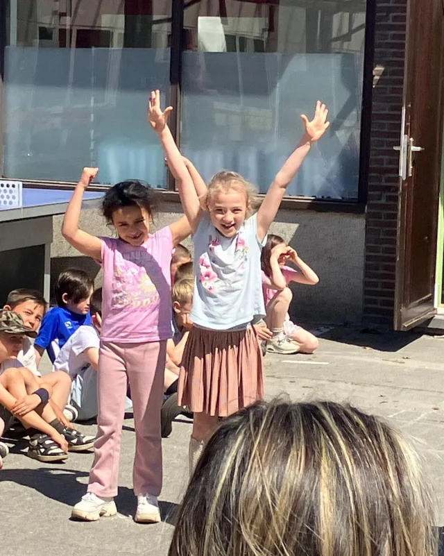 De mooiste dag = Moederdag!  De kinderen van 1 en 2 vierden dit samen met hun mama’s. 🌸🌼❤️